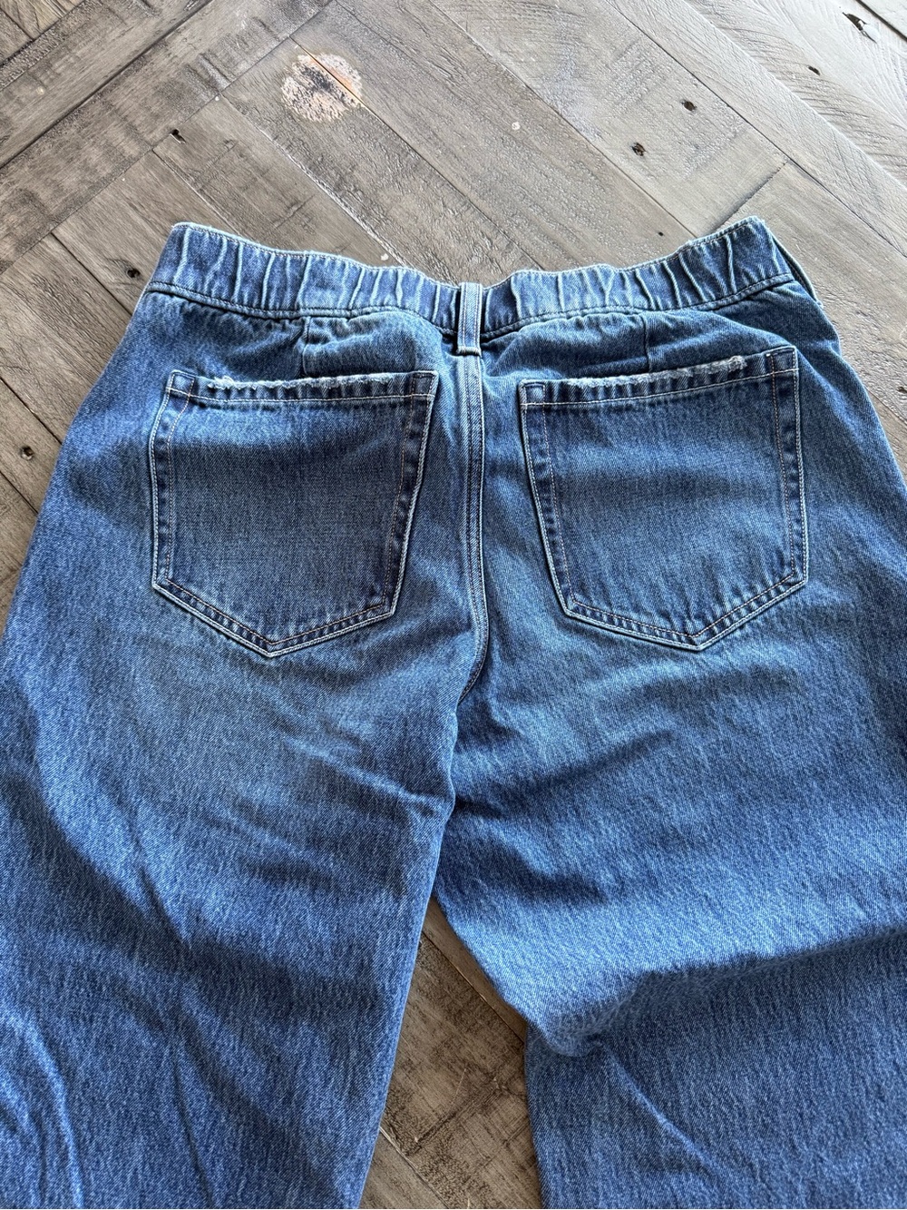 Hollister Low Rise Baggy Jean, size medium short. - Picture 6 of 8